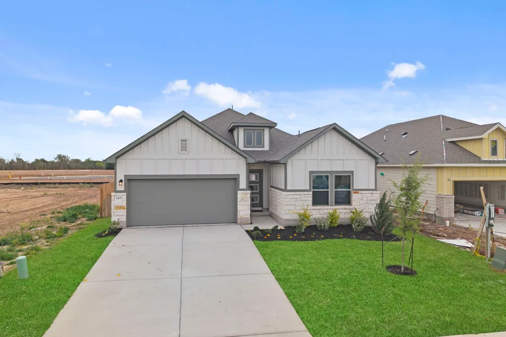 145 Ayres Horn Cedar Creek, TX 78612