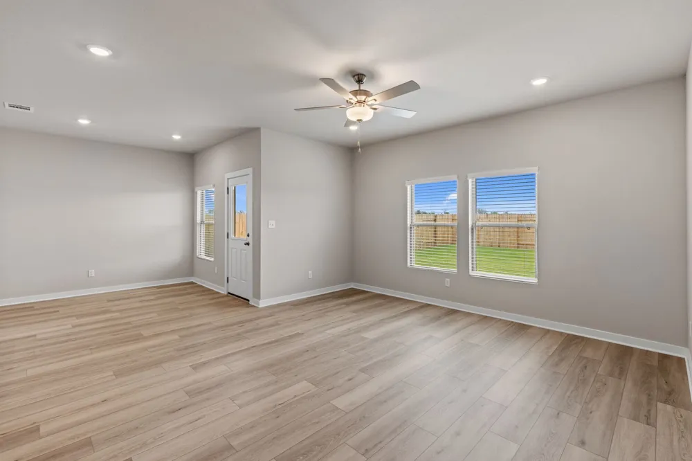 145 Ayres Horn Cedar Creek, TX 78612
