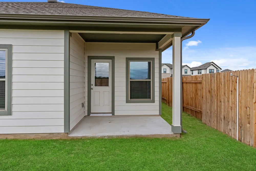 145 Ayres Horn Cedar Creek, TX 78612