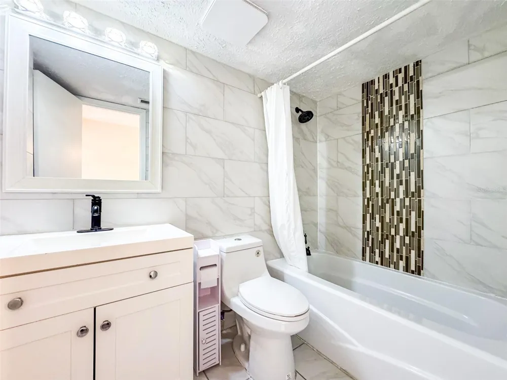 1836 CRYSTAL LAKE DRIVE #104 Lakeland, FL 33801