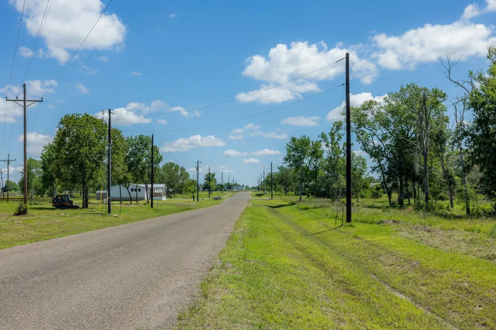 6558 Atakapan Trail Bedias, TX 77831