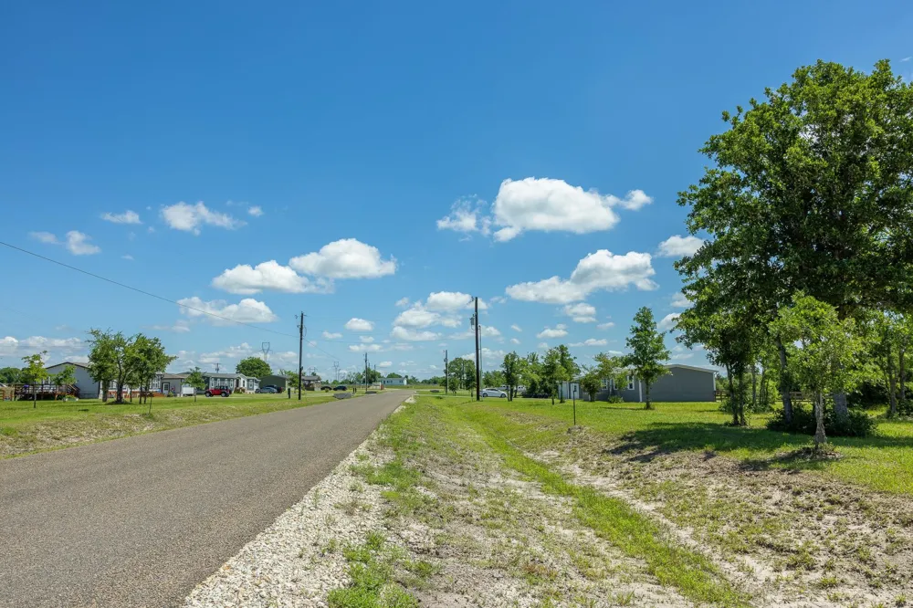 6774 Atakapan Trail Bedias, TX 77831