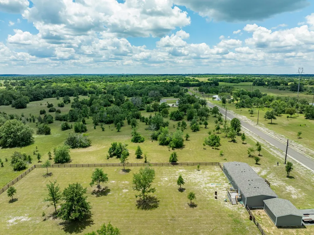6774 Atakapan Trail Bedias, TX 77831
