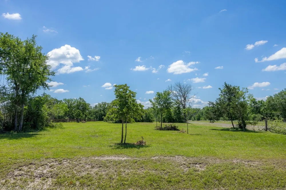 6676 Atakapan Trail Bedias, TX 77831