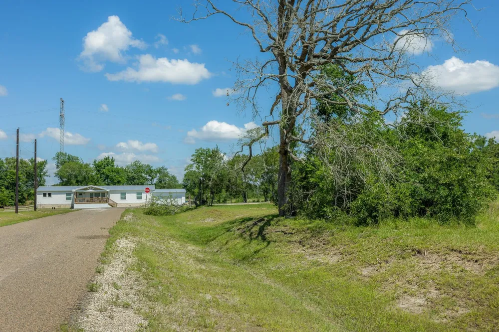 6676 Atakapan Trail Bedias, TX 77831