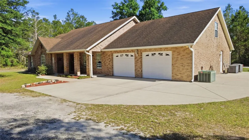 1640 RED DOG ROAD De Leon Springs, FL 32130