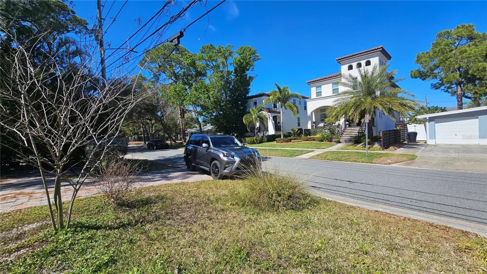208 48TH AVENUE St Petersburg, FL 33703