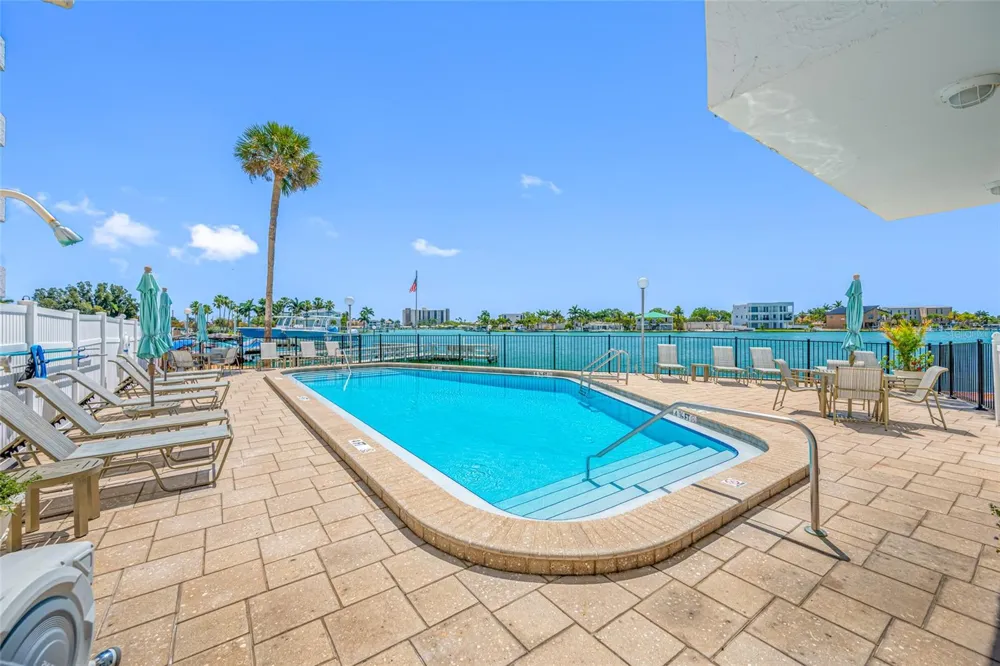 285 107TH AVENUE #306 Treasure Island, FL 33706