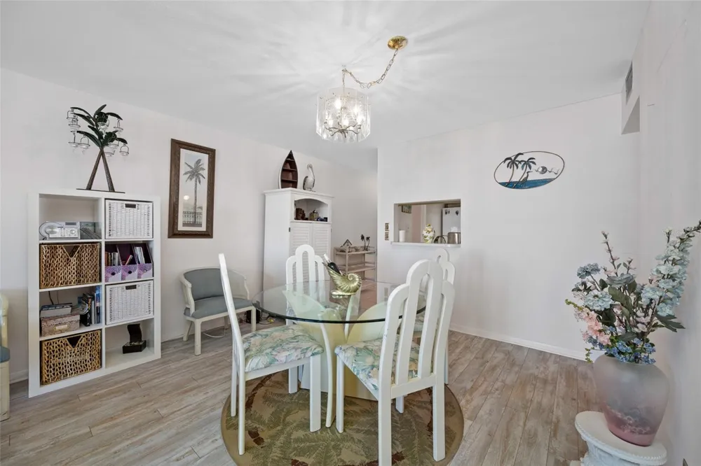 285 107TH AVENUE #306 Treasure Island, FL 33706