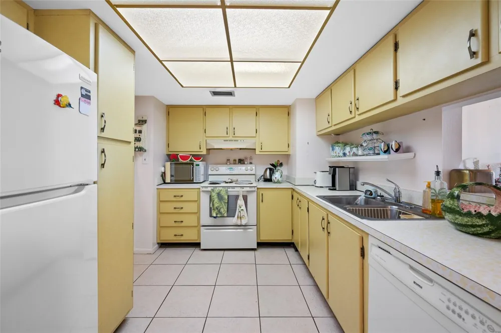 285 107TH AVENUE #306 Treasure Island, FL 33706
