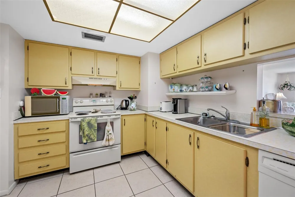 285 107TH AVENUE #306 Treasure Island, FL 33706