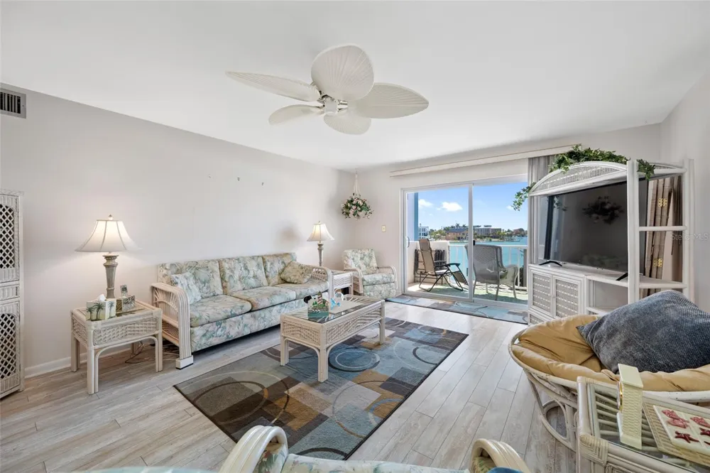 285 107TH AVENUE #306 Treasure Island, FL 33706
