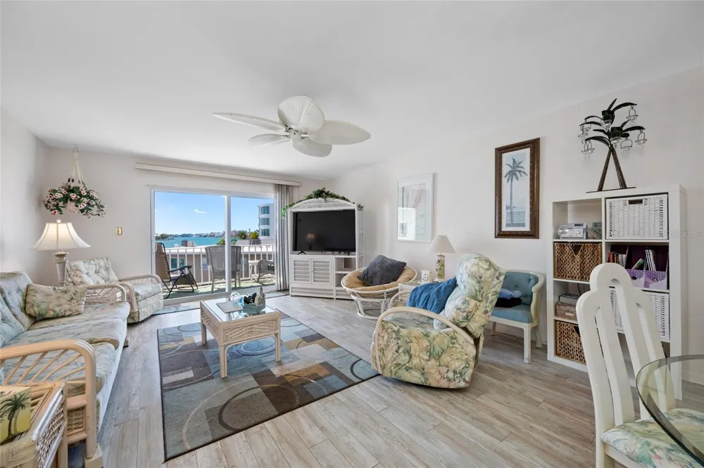 285 107TH AVENUE #306 Treasure Island, FL 33706