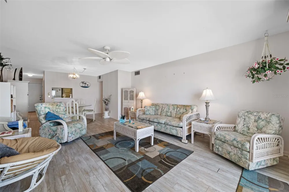 285 107TH AVENUE #306 Treasure Island, FL 33706