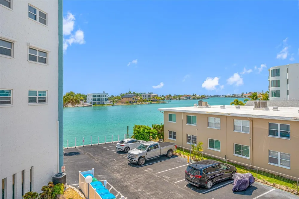 285 107TH AVENUE #306 Treasure Island, FL 33706