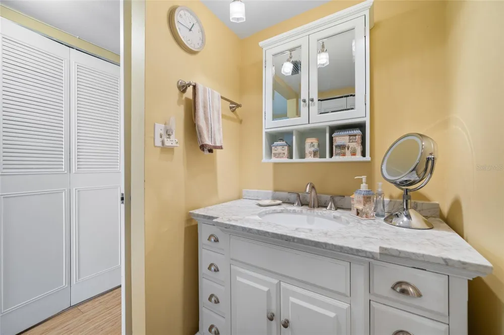 285 107TH AVENUE #306 Treasure Island, FL 33706
