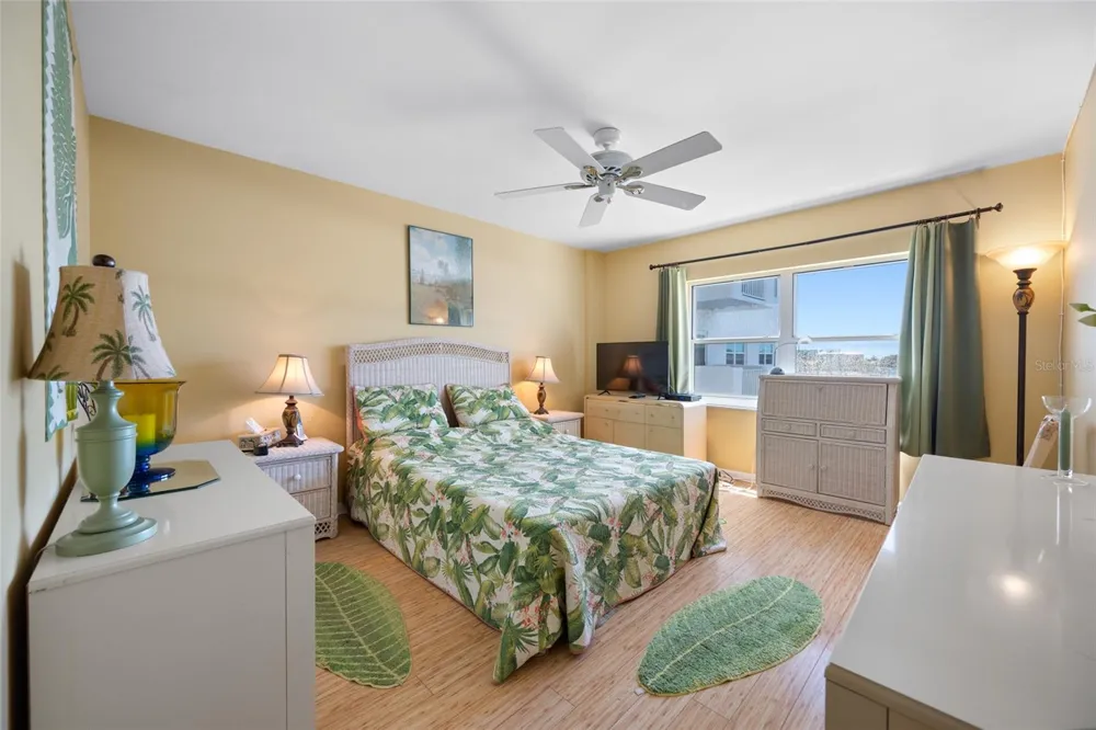 285 107TH AVENUE #306 Treasure Island, FL 33706