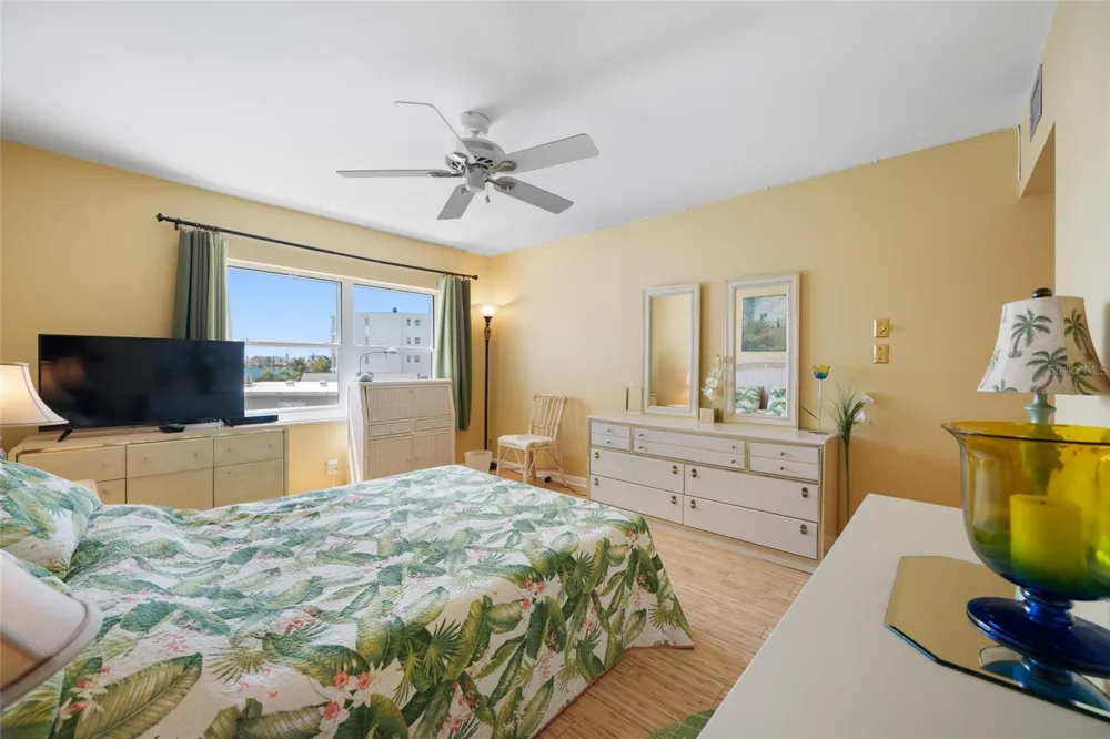 285 107TH AVENUE #306 Treasure Island, FL 33706