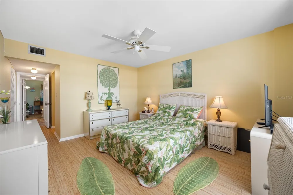285 107TH AVENUE #306 Treasure Island, FL 33706