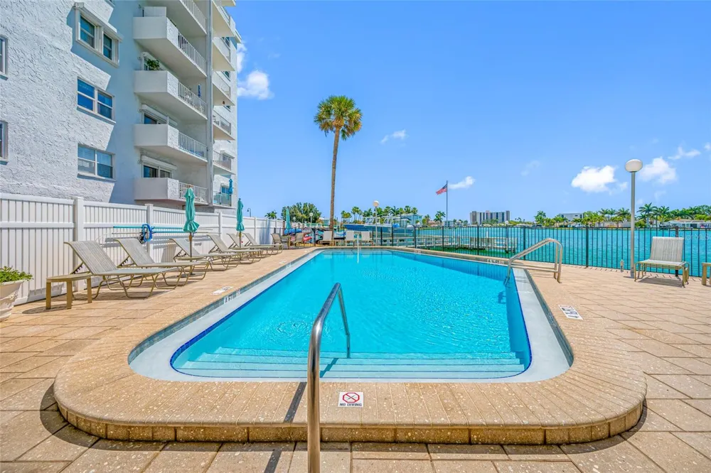 285 107TH AVENUE #306 Treasure Island, FL 33706