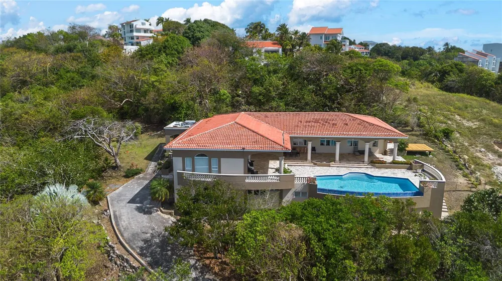 9 SHELL CASTLE Humacao, PR 00791