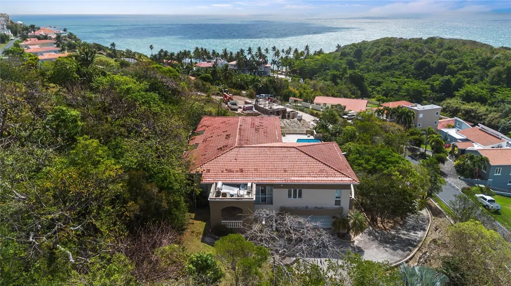 9 SHELL CASTLE Humacao, PR 00791