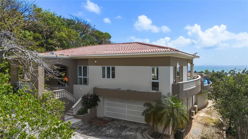 9 SHELL CASTLE Humacao, PR 00791