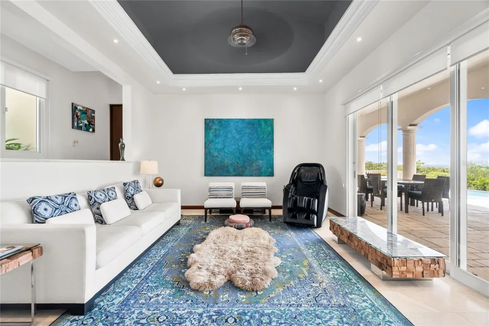 9 SHELL CASTLE Humacao, PR 00791