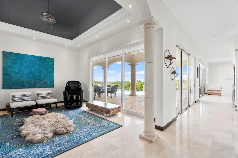 9 SHELL CASTLE Humacao, PR 00791