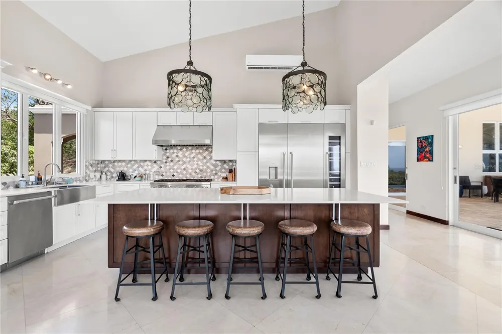9 SHELL CASTLE Humacao, PR 00791