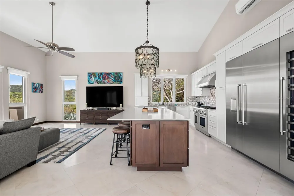 9 SHELL CASTLE Humacao, PR 00791