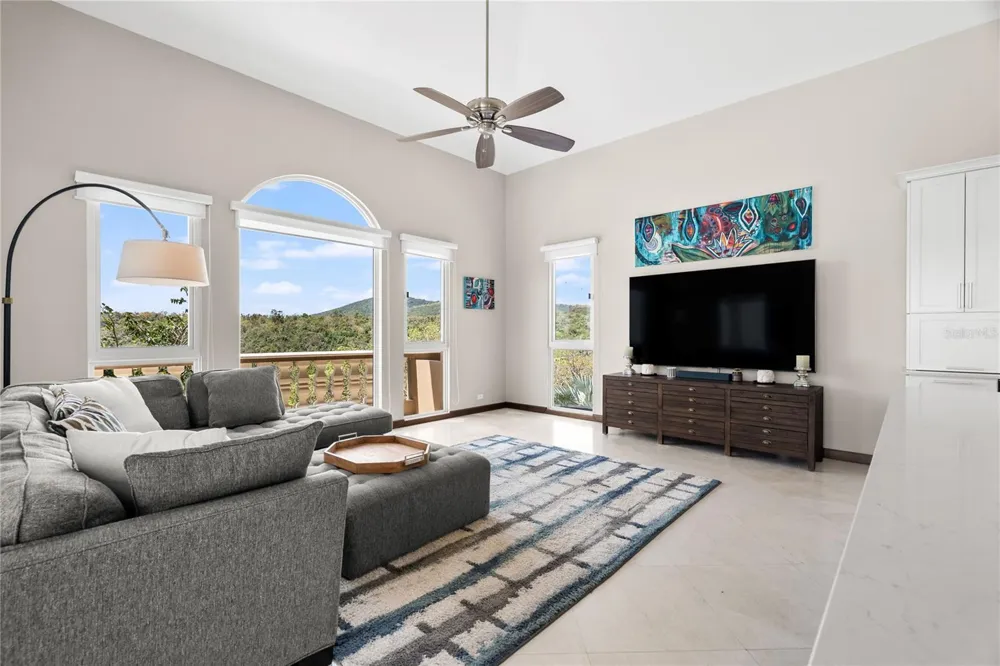 9 SHELL CASTLE Humacao, PR 00791