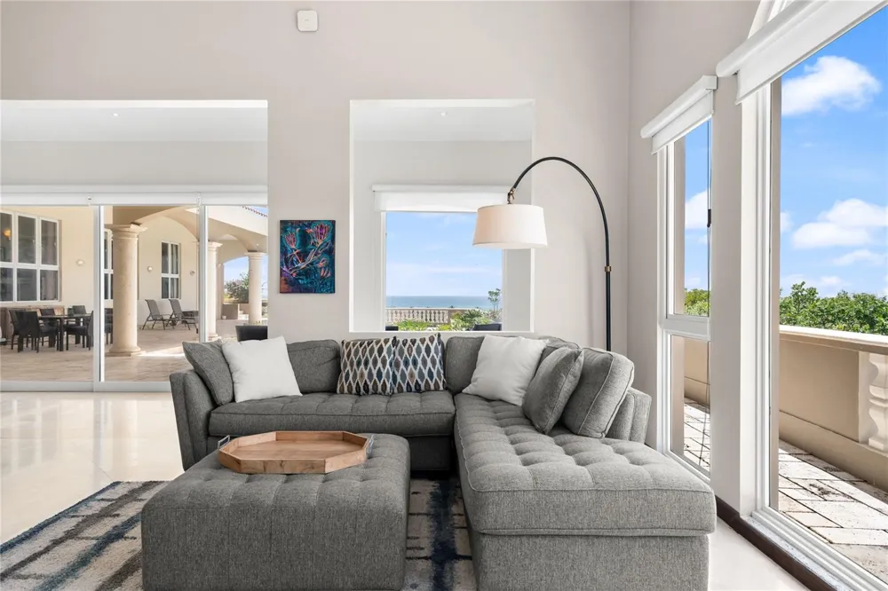 9 SHELL CASTLE Humacao, PR 00791