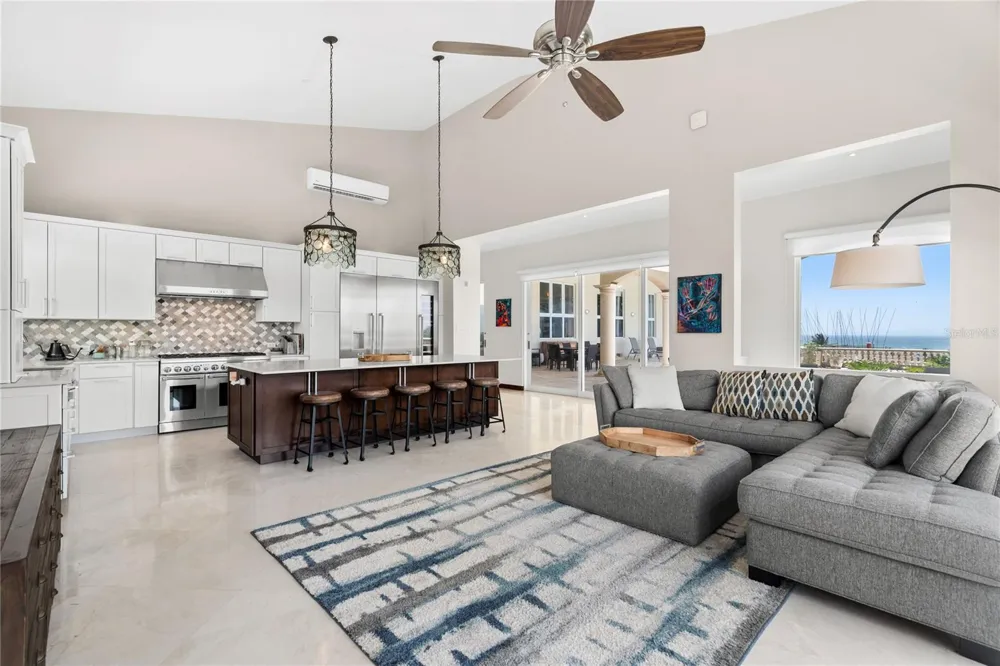 9 SHELL CASTLE Humacao, PR 00791