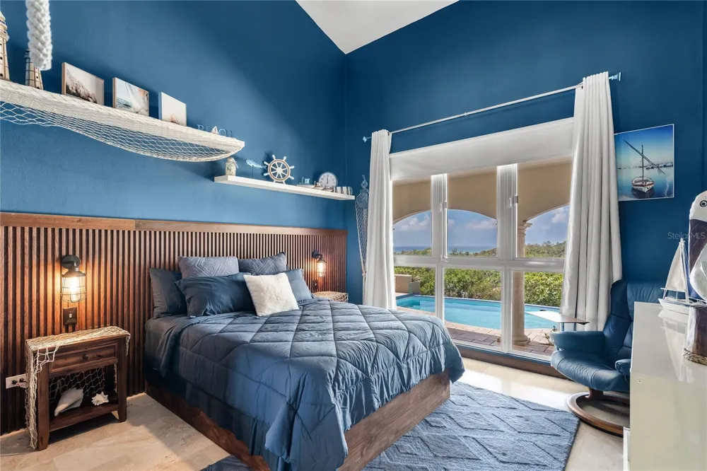 9 SHELL CASTLE Humacao, PR 00791
