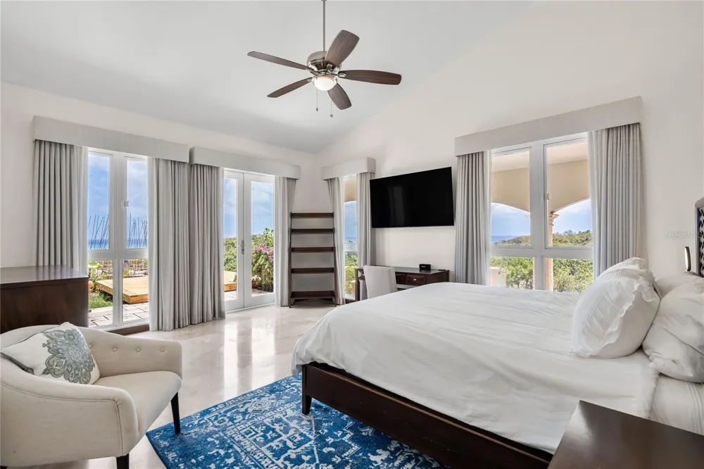 9 SHELL CASTLE Humacao, PR 00791