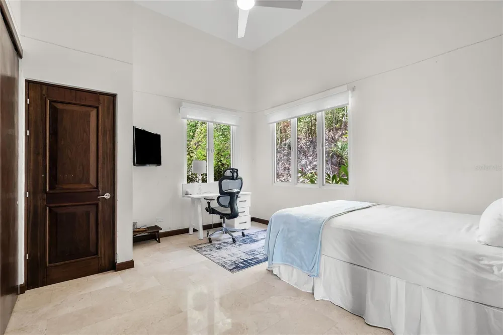 9 SHELL CASTLE Humacao, PR 00791