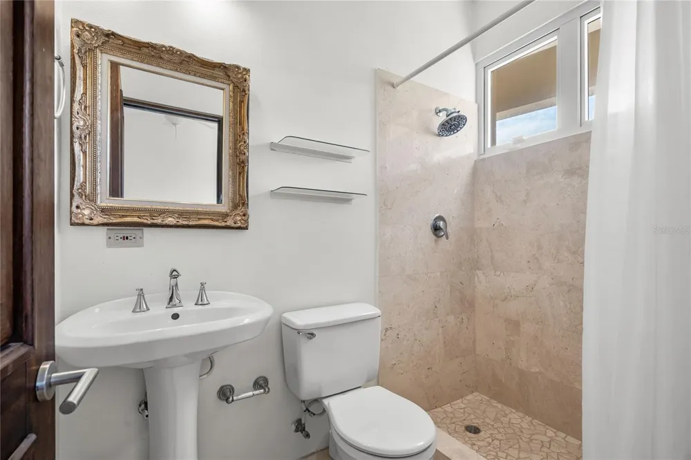 9 SHELL CASTLE Humacao, PR 00791