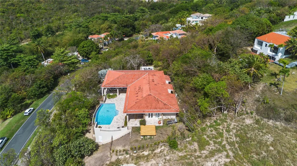 9 SHELL CASTLE Humacao, PR 00791