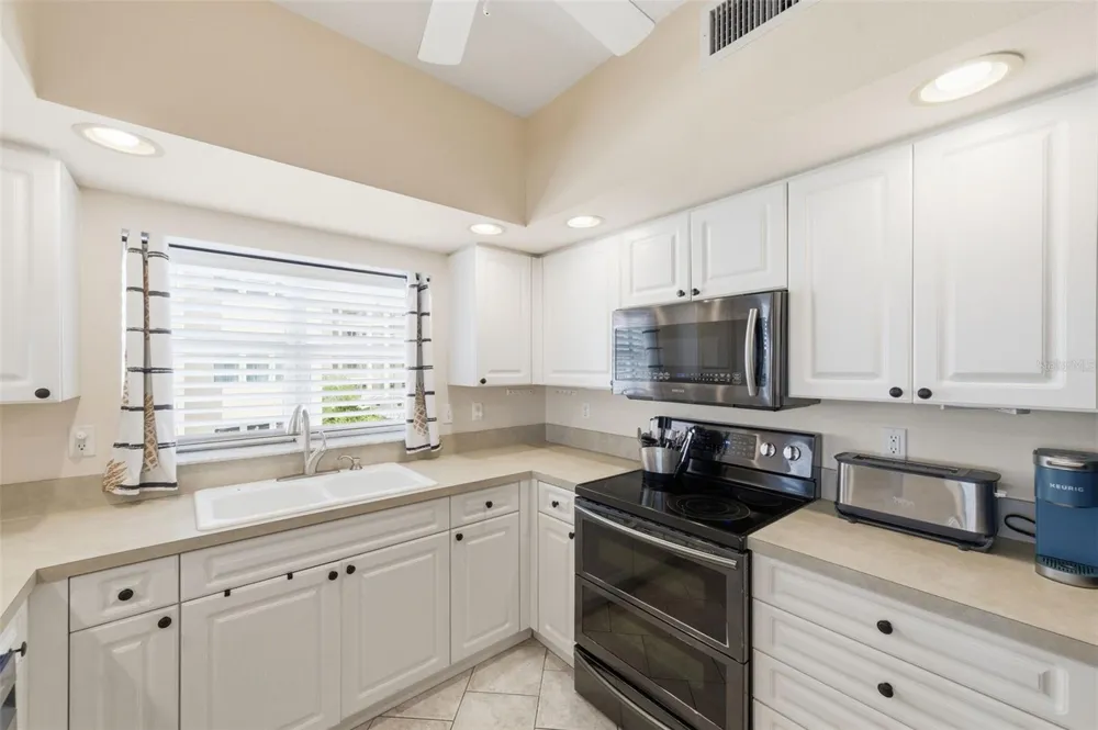 1200 COUNTRY CLUB DRIVE #1206 Largo, FL 33771