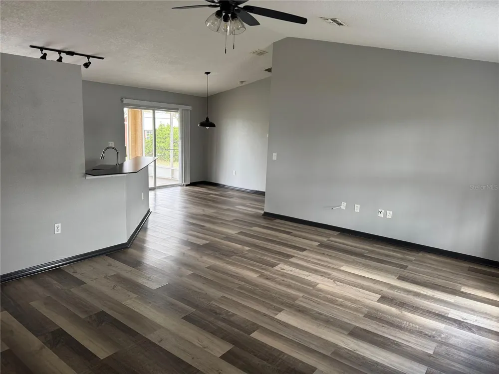 6289 MARINER BOULEVARD Spring Hill, FL 34609