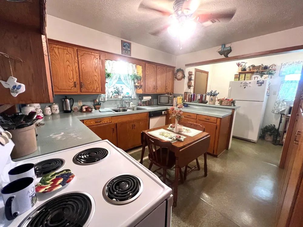 3798 Johnston Road Wallis, TX 77485