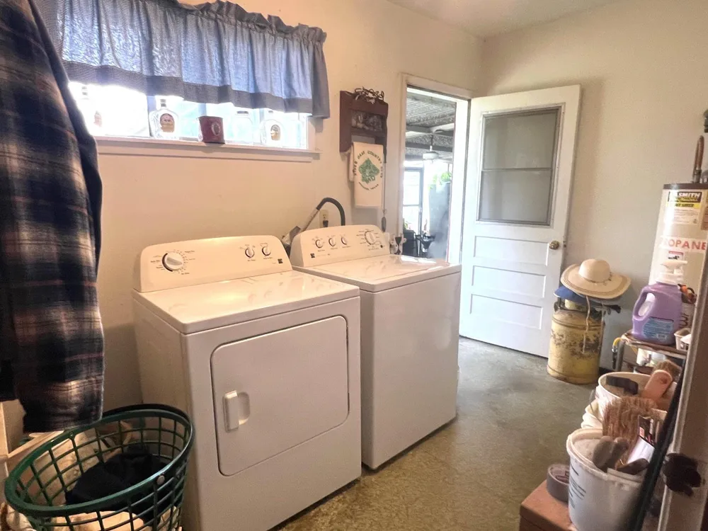 3798 Johnston Road Wallis, TX 77485