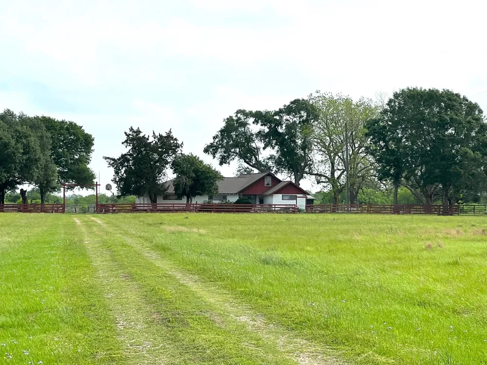 3798 Johnston Road Wallis, TX 77485