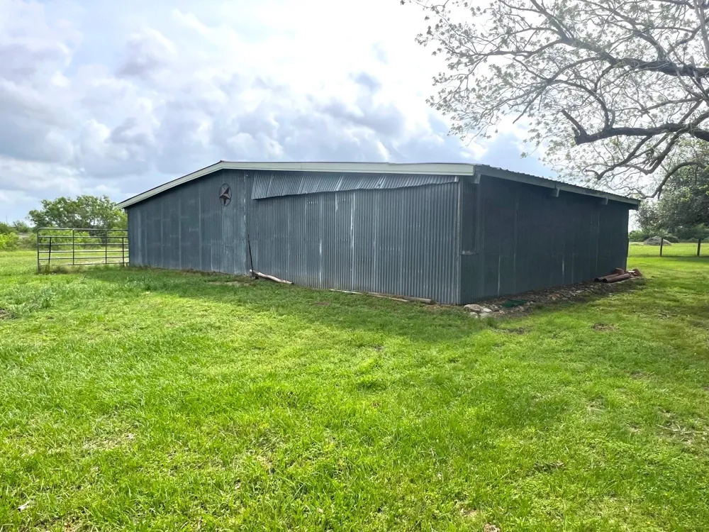 3798 Johnston Road Wallis, TX 77485