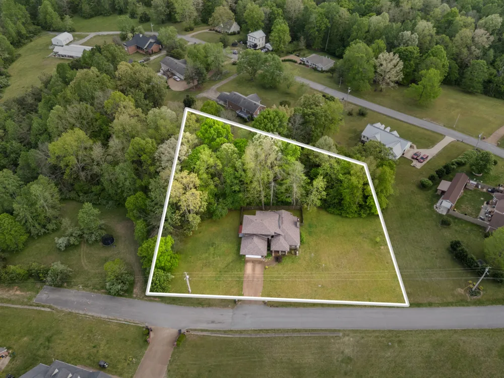 1212 Rosewood Dr Centerville, TN 37033