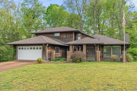 1212 Rosewood Dr