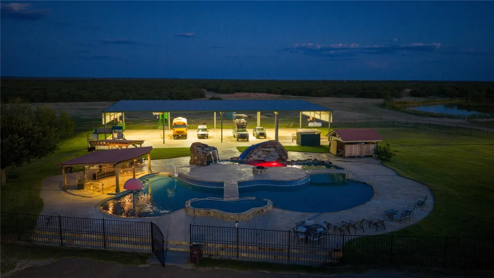 3745 Cr 4006 Crystal City, TX 78839