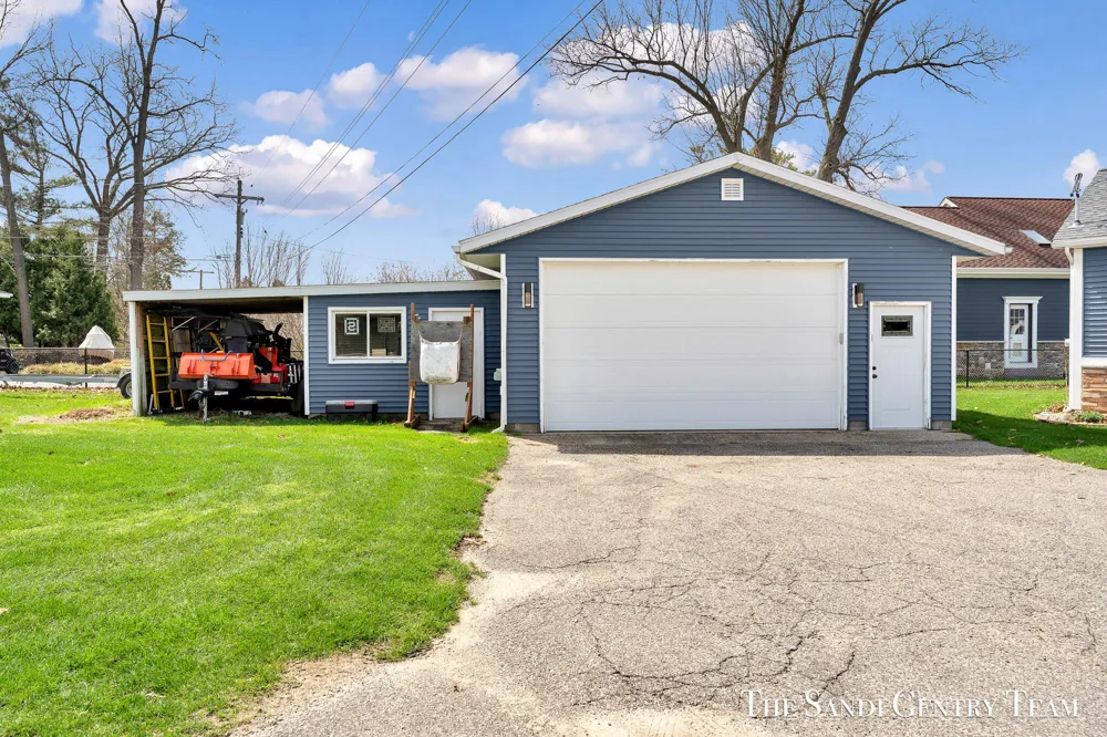 7 Circle Drive Fruitport Charter Township, MI 49415