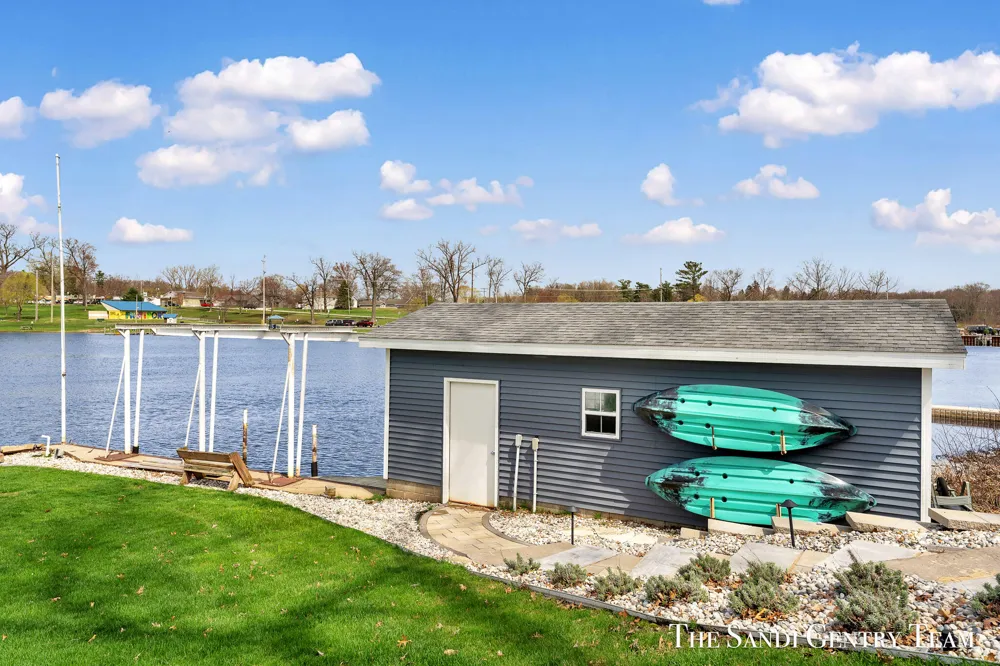 7 Circle Drive Fruitport Charter Township, MI 49415